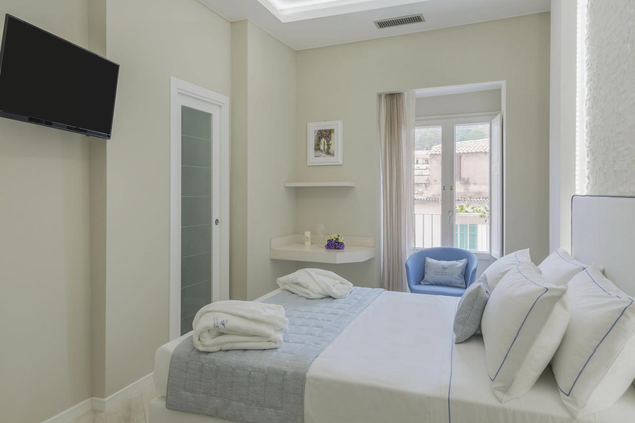 مبيت وإفطار Townhouse تروبيا المظهر الخارجي الصورة